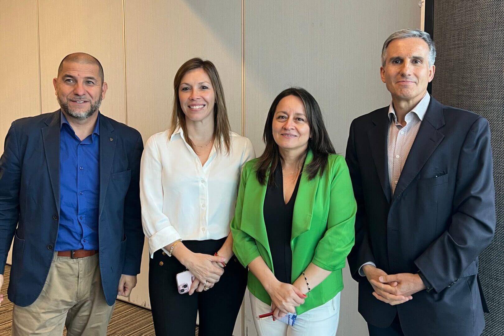 Mario Herrera, CISO de Universidad Finis Terrae; Sonnia Reyes, Territory Manager SOLA de WatchGuard; Lorena Mallea, Gestión de Calidad y Servicios de Egs-Latam; Ricardo Urbina, Jefe de Seguridad de Grupo Elecmetal.